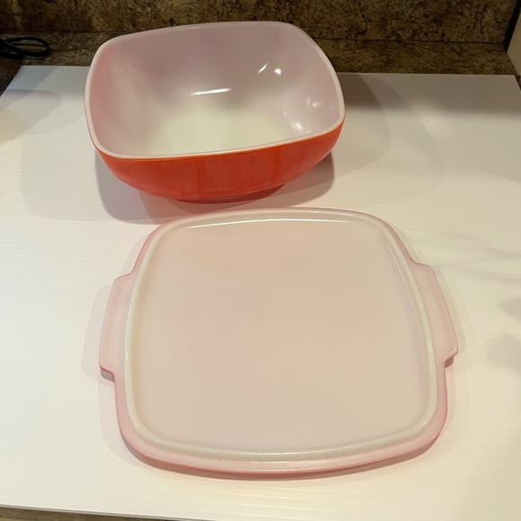 Vintage PYREX Red Square Hostess Casserole Dish with Lid 2 1/2 Quart - Picture 9 of 11